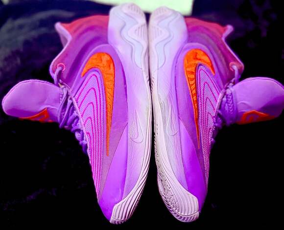 Nike - Picture 4 of 6